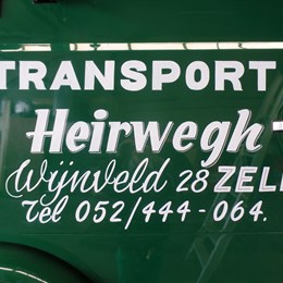 Lettrage  publicitaire  sur  un camion  de collection à Zele
